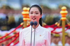 “她眼里有光！”在天安门广场领诵的22岁嘉兴姑娘，为啥一直这么优秀？爸妈老师都提到一点图片