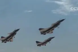 庆祝中国共产党成立100周年｜10架歼-10组成“71”队形致敬百年华诞 飞行员讲述背后鲜为人知的故事图片
