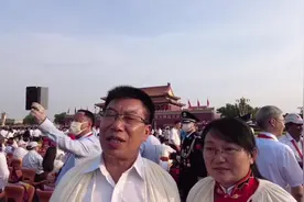 党的盛典我在场丨“云端”上的教师李桂林、陆建芬：深切感到伟大的中国共产党很了不起图片