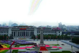 71架军机组成4个空中梯队庆祝建党百年，专家：展示新型空中作战能力和航空工业强大实力图片