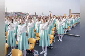 “强国有我”，用青春将中国的未来照亮！| 新京报快评图片