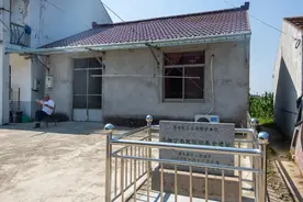 这块平平无奇的石碑，“讲述”了一段不平凡的历史图片