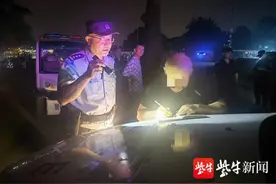 两女生在南京玄武湖夜跑走失家长急哭 四辆警车及多辆警摩地毯式搜寻图片