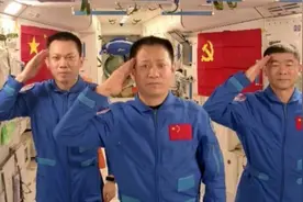 中国航天员“天宫”生活秀图片