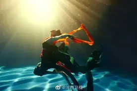在水里，做一条倔强的咸鱼｜专访《洛神水赋》表演者何灏浩图片