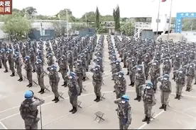 巡逻途中，中国维和战士突然接到紧急通知……图片