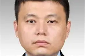 22岁小伙因一书封神，3年赚4100万，同事感叹：没想到他有这能耐图片