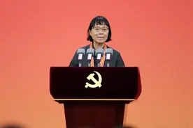 “七一勋章”获得者张桂梅：只要还有一口气，我就要站在讲台上图片
