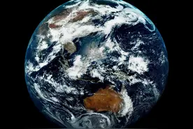 看，这是中国风云卫星拍到的地球家园图片