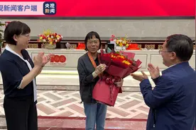 张桂梅：只要我还有一口气我都会站在讲台上 九死亦无悔图片