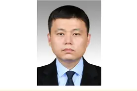 《明朝那些事儿》作者拟任上海副局职！版税收入超4100万，年度排行超莫言图片