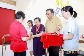 百岁党员用23首叙事诗向党表白图片