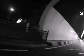 这辆车夜夜炸街，居民痛苦不堪！刚在板樟山隧道炫酷当场被交警拦下图片
