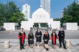 让我再看你一眼，我亲爱的天大图片