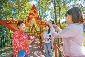山乡三姐妹志愿唱红歌图片
