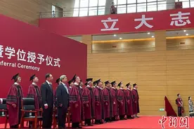 钟南山在沪谈新冠防控：放心打国产疫苗图片