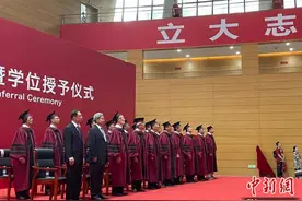 钟南山在沪谈新冠防控：放心打国产疫苗图片