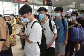 暑假到了，学生进站乘车须知图片