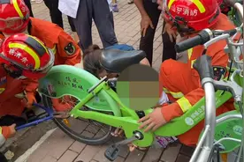 男童手指被挤自行车链 济宁消防紧急救援图片