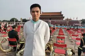 淄博小伙再登天安门广场担任合唱团分指挥图片