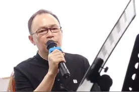 教授诗人向以鲜新作《生命四重奏》首发 川渝诗人齐聚赏析赞其找到“新诗之新”图片