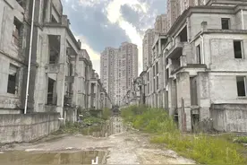 搁置七年，事涉千余业主，蓝城“施救”福州最大烂尾楼，隐形富豪地产帝国崩塌图片