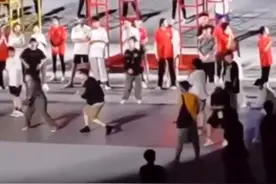 光速学习！王一博现场学舞一遍就会 动作标准力量感足图片