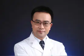 鞋子选不对毁关节，以后少穿这4种鞋图片