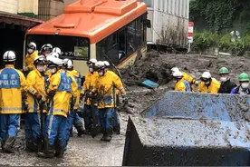 现场直击：日本热海市泥石流灾后救援艰难进行 约20人仍下落不明图片