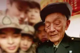 七一勋章获得者柴云振：隐姓埋名33年的战斗英雄图片