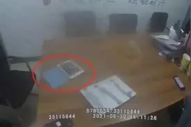 杭城小区天降平板电脑！3岁男娃往门口一看，大哭逃跑：你不要抓我……图片