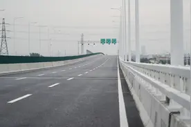 上海临港这条新建高架通车！将盘活新片区对外交通视频封面
