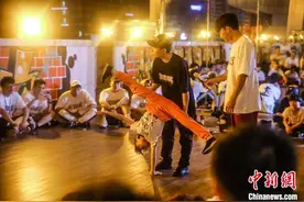 福建街舞达人谈《特区狂想曲》：每个舞蹈动作都让人感动图片