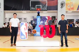 NBA新赛季将更换比赛用球，这枚“新球”亮相武汉吸引眼球图片