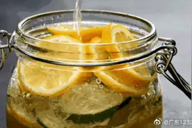 柠檬水不能白天喝，会变黑？图片