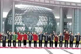 党史百年回眸——2001年图片