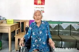淄博百岁老人王美荣：心态好没烦恼，一年四季吃葡萄图片