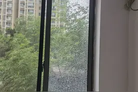家长小心了！这种玩具枪能击碎钢化玻璃图片