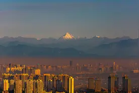 这五年，成都PM2.5浓度下降约36%！生态环境部：“窗含西岭千秋雪”再现图片