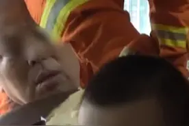 江苏男童脑袋被卡按摩床，救援中呼呼大睡萌翻网友：超越年龄的淡定图片