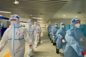 隔离28天，近百名边检民警进驻白云机场执行闭环管理视频封面