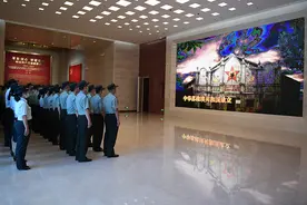 军科院组织参观中国共产党历史展览，探寻共产党人的百年初心图片