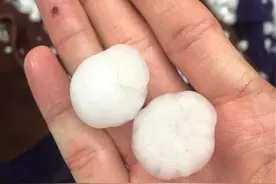 呼和浩特突降冰雹，当地居民称：大的像鹌鹑蛋图片