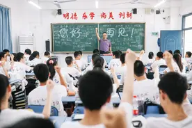 十年来每天坚持6点半到校，“凭良心做事”老师收获硕果：这届中考，他的班13人高分保护图片