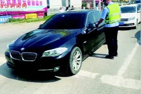 安丘陈某开婚车用黑布遮挡号牌 记12分图片