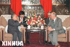周波：放下“受害者”意识，中国走向博大宽广图片