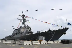 乌克兰迎来“海军日”，美国出动军舰战机为乌克兰庆祝图片