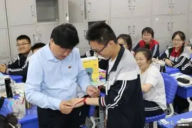 临沂七中校长商建团，守护学子 静待花开图片