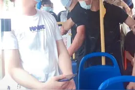 “我是警察，不怕你记！”警校学生公交车上抓小偷被威胁，霸气回怼引网友怒赞图片