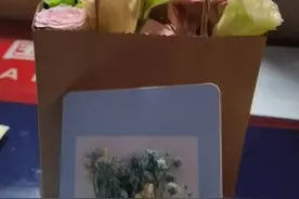 ​“每晚看见你们就很安心！”杭州有个小姐姐给消防队送了自制花盒，原因太暖心图片